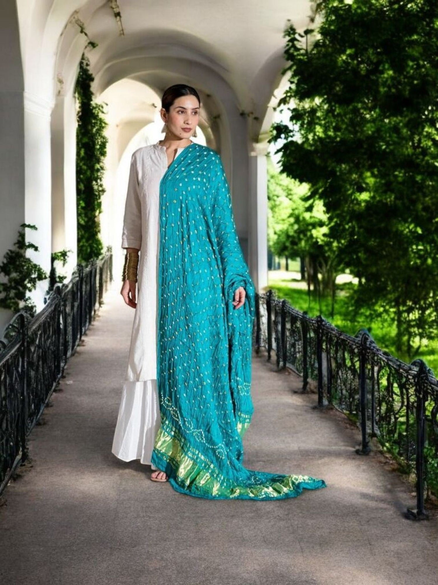 🧣 Vaaya | The Art of the Drape
