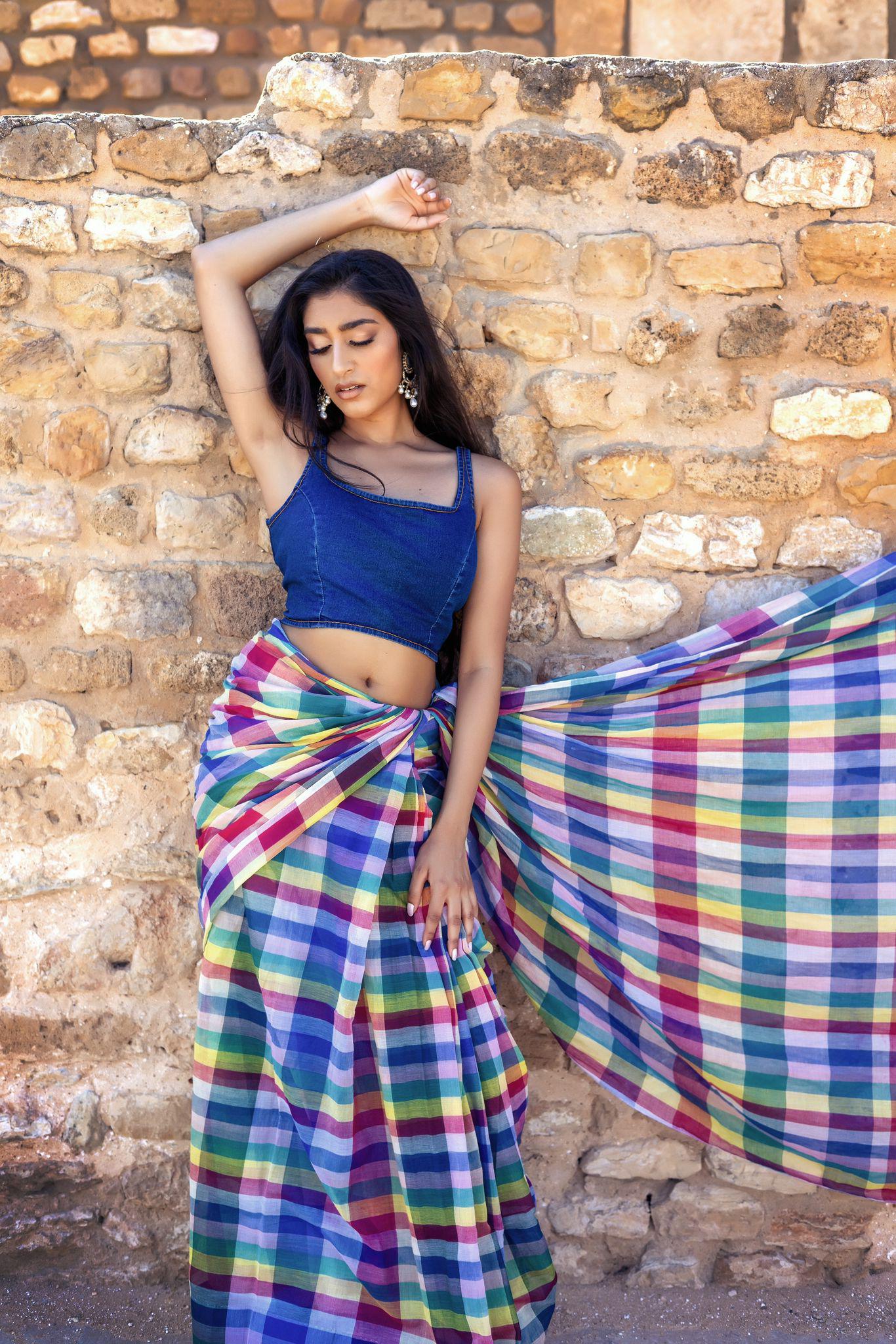 Pure Mul Cotton Checks Saree & Readymade Blouse Combo