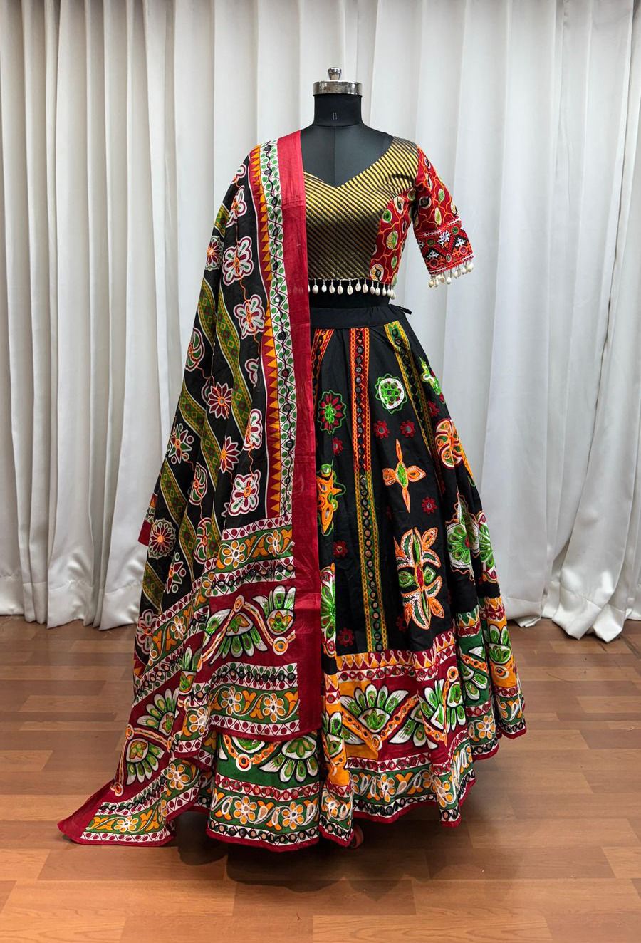RAASVIBES – Festive Elegance 2025