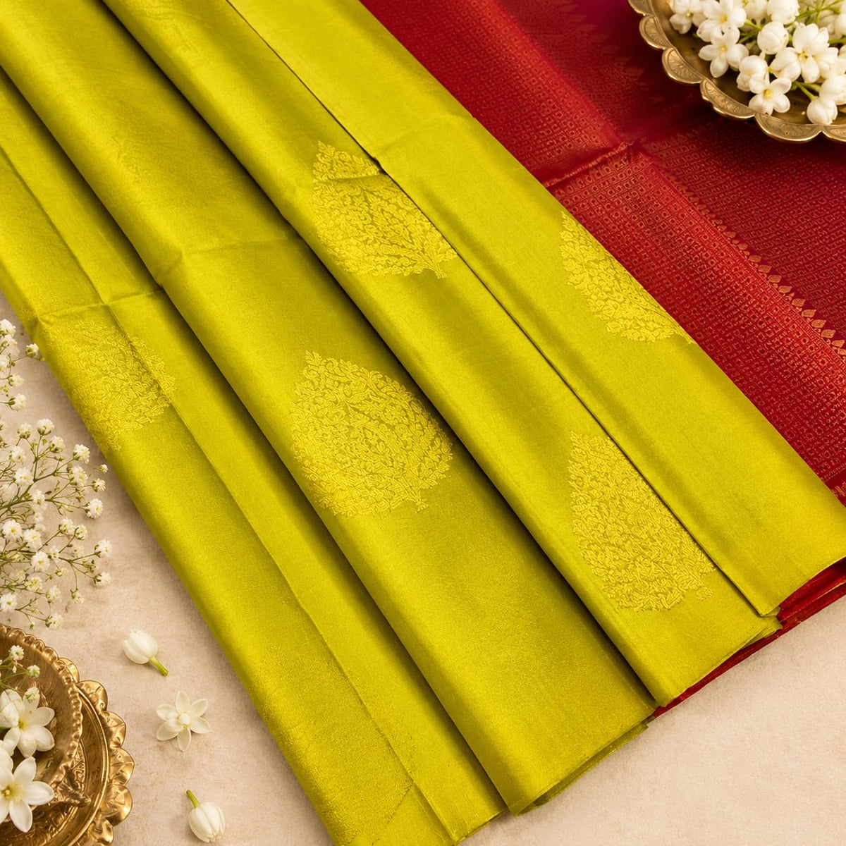 Light Green Pure Silk Mark Saree With Contrast Pallu